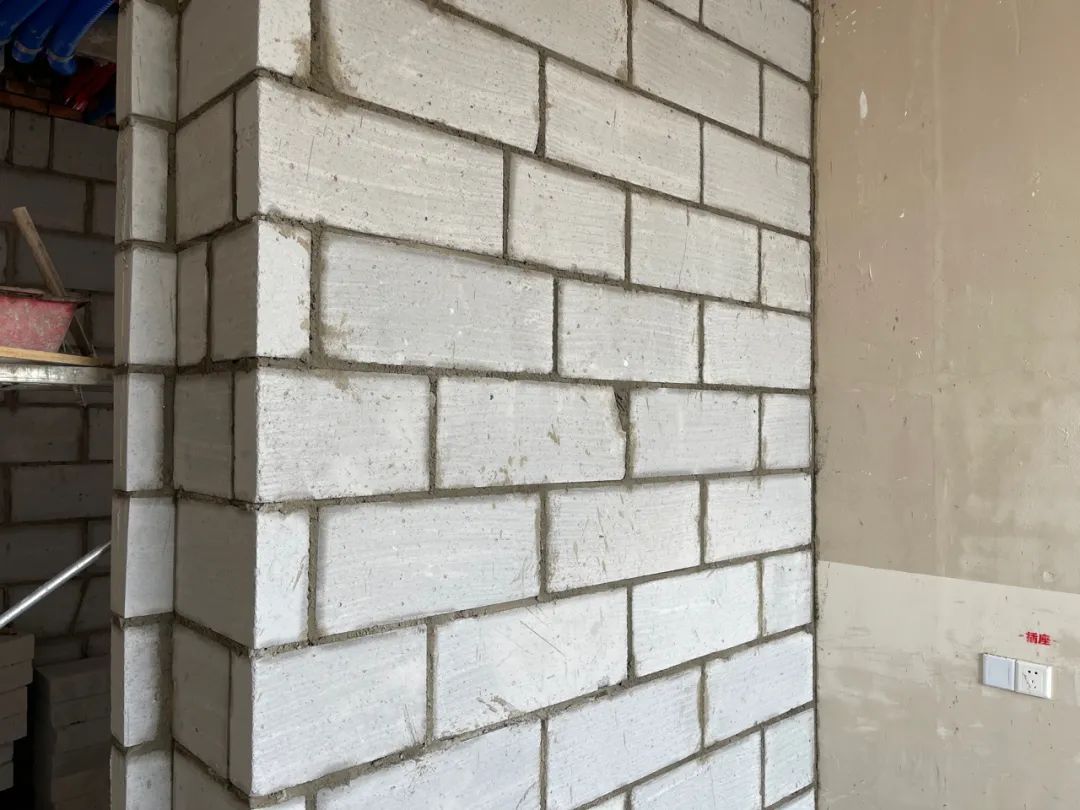 新建墙体种类多,如何选择不踩坑?附砖砌隔墙的施工验收标准(图7) 砖砌隔墙施工要点_轻钢龙骨吊顶隔墙_新建墙体材料选择