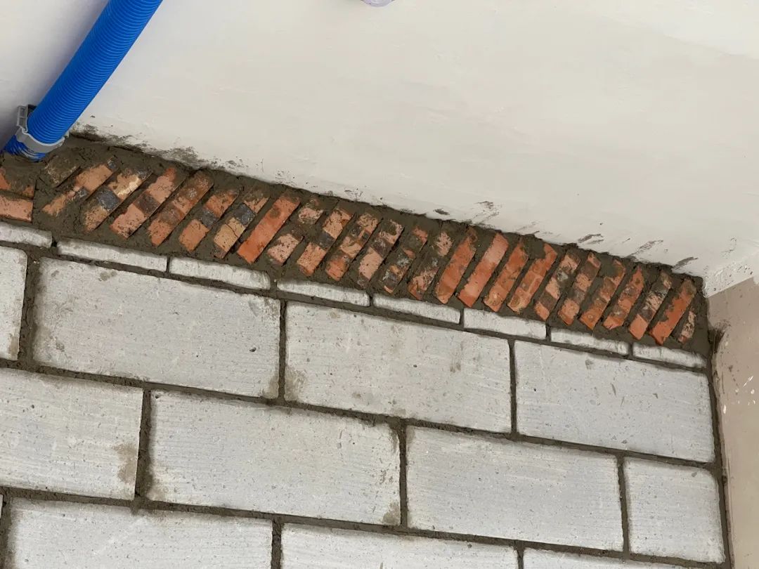 新建墙体种类多,如何选择不踩坑?附砖砌隔墙的施工验收标准(图10) 砖砌隔墙施工要点_新建墙体材料选择_轻钢龙骨吊顶隔墙