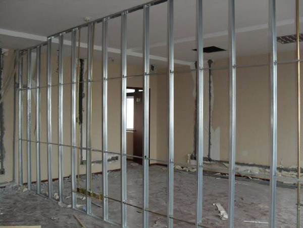 隔墙轻钢龙骨没有这样做，赶紧叫工人师傅停工