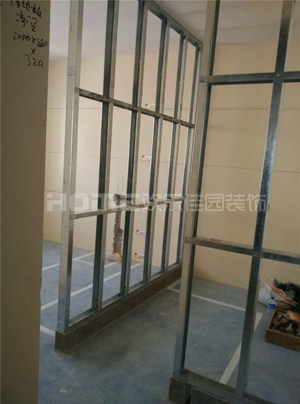 隔墙轻钢龙骨没有这样做,赶紧叫工人师傅停工(图3) 轻钢龙骨吊顶隔墙_轻钢龙骨隔墙施工_文成隔墙工艺详解