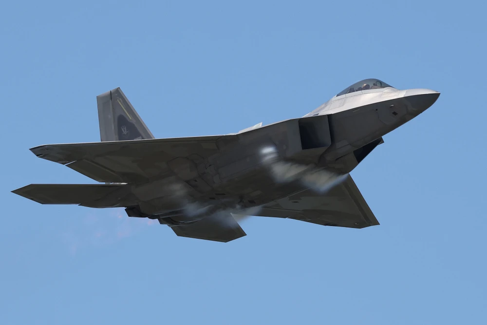 从弃子到王牌，F-22战斗机“重大升级”有啥不寻常？|京酿馆