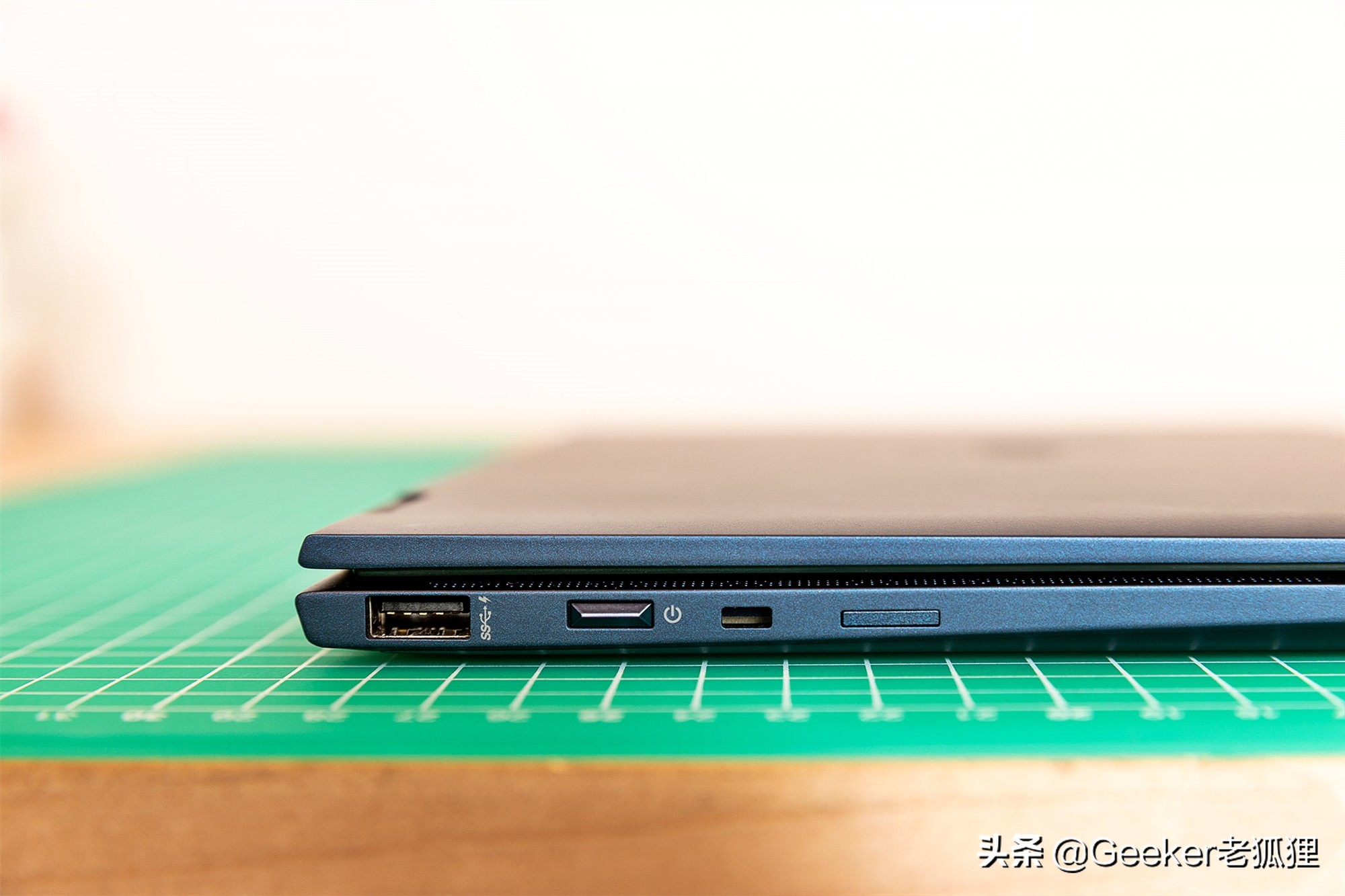 惠普的这款商务本,噱头大于实用性(图4) 商务本评测 惠普Elite蜻 联想ThinkPad对比_thinkpad更换高分屏