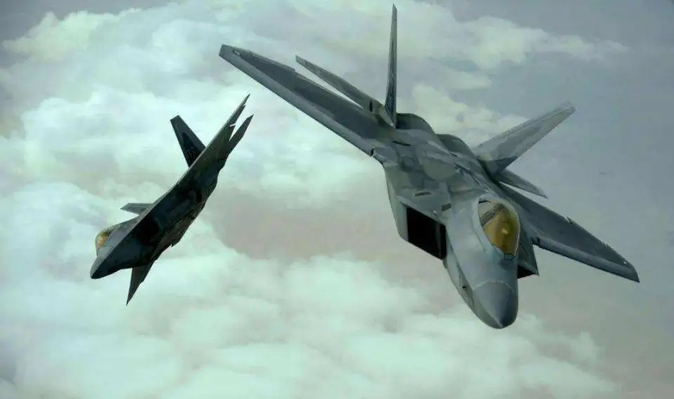 美国F22战斗机进行全面升级，将提升航电系统，最少服役至2035年