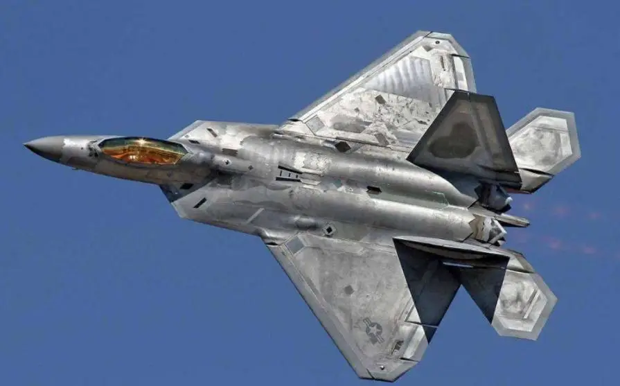 美国F22战斗机进行全面升级,将提升航电系统,最少服役至2035年(图2) F-22战斗机性能优势_f22战斗机怎么玩_F-22第五代战斗机升级计划