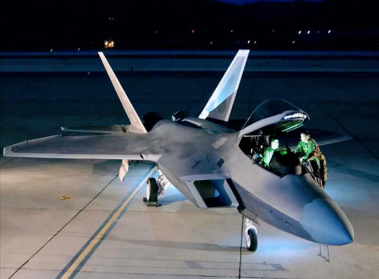 美国F22战斗机进行全面升级,将提升航电系统,最少服役至2035年(图5) f22战斗机怎么玩_F-22第五代战斗机升级计划_F-22战斗机性能优势