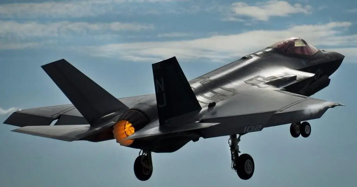 美国F22战斗机进行全面升级,将提升航电系统,最少服役至2035年(图6) F-22战斗机性能优势_f22战斗机怎么玩_F-22第五代战斗机升级计划