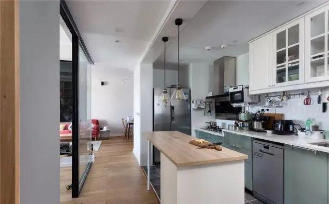 适合小户型的厨房设计,空间虽小,实用性却很强(图11) 阳台厨房装修效果图小户型_小户型厨房设计案例_L型橱柜布局