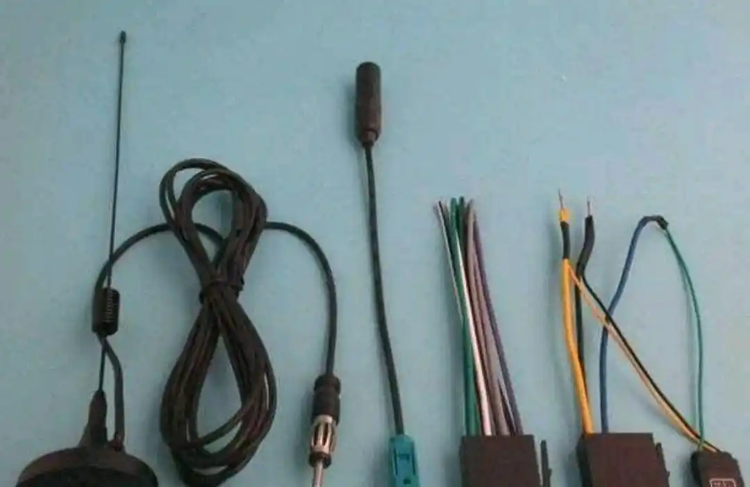 汽车上换下来的车载cd,如何家用?怎样接电源线和音箱线?(图5) 车载cd改家用如何接线_汽车升级原车主机DIY小音响_原车主机音质与安卓机对比