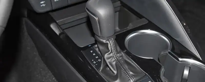 丰田凯美瑞自动挡挡位图解,凯美瑞换挡操作技巧(图2) 丰田凯美瑞双擎档位使用说明书图解_小车自动档位示意图_丰田凯美瑞双擎换挡操作技巧