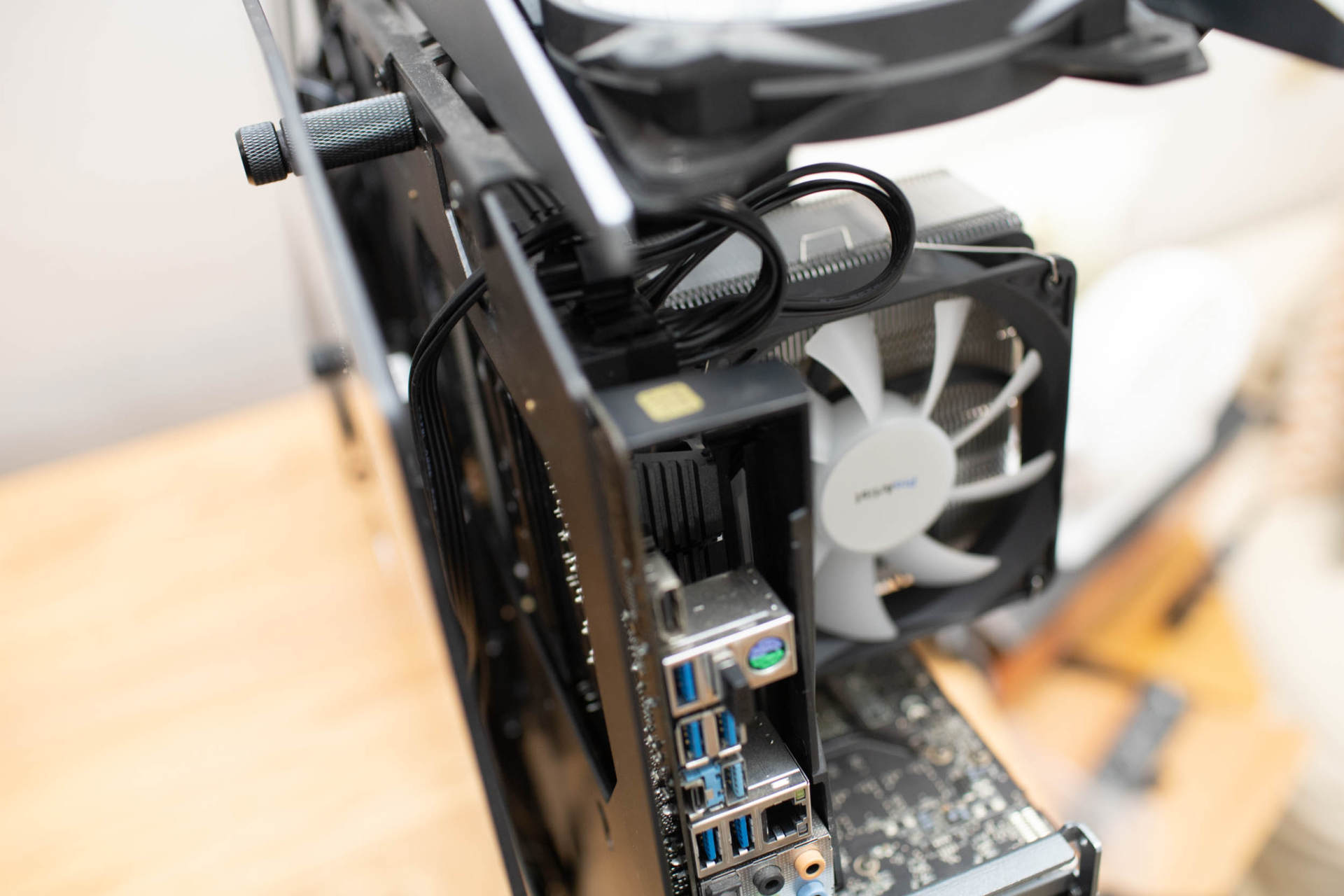 白色限定,金牌全模,安钛克35周年纪念850W电源开箱(图17) 安钛克电源怎么保修_安钛克NE850W电源 850W金牌电源 7年换新