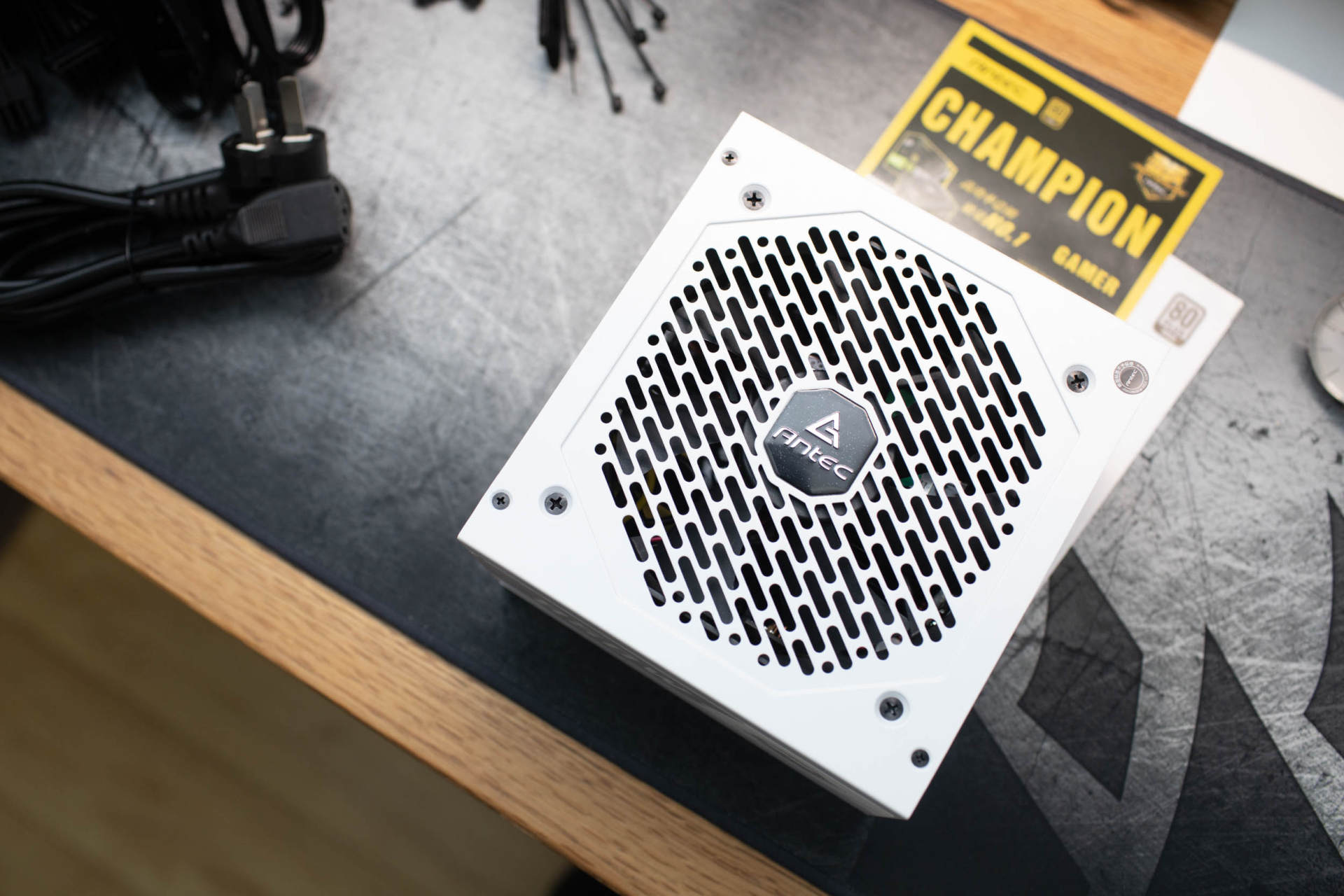 白色限定,金牌全模,安钛克35周年纪念850W电源开箱(图7) 安钛克电源怎么保修_安钛克NE850W电源 850W金牌电源 7年换新