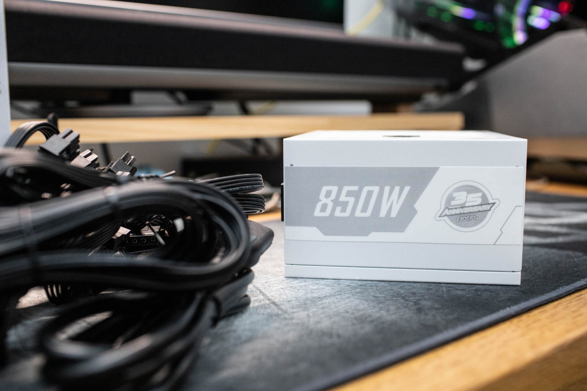 白色限定,金牌全模,安钛克35周年纪念850W电源开箱(图8) 安钛克NE850W电源 850W金牌电源 7年换新_安钛克电源怎么保修