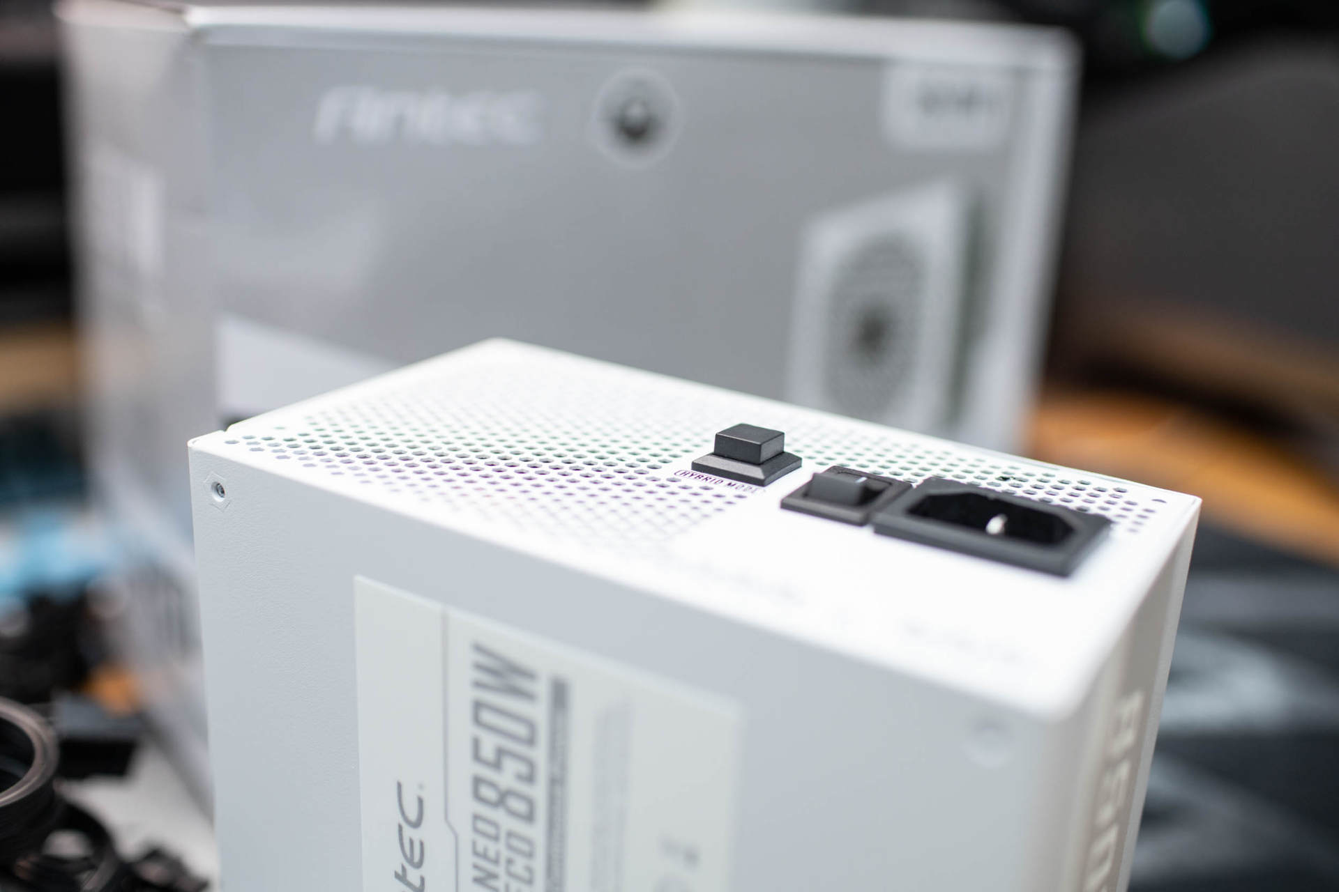 白色限定,金牌全模,安钛克35周年纪念850W电源开箱(图10) 安钛克电源怎么保修_安钛克NE850W电源 850W金牌电源 7年换新