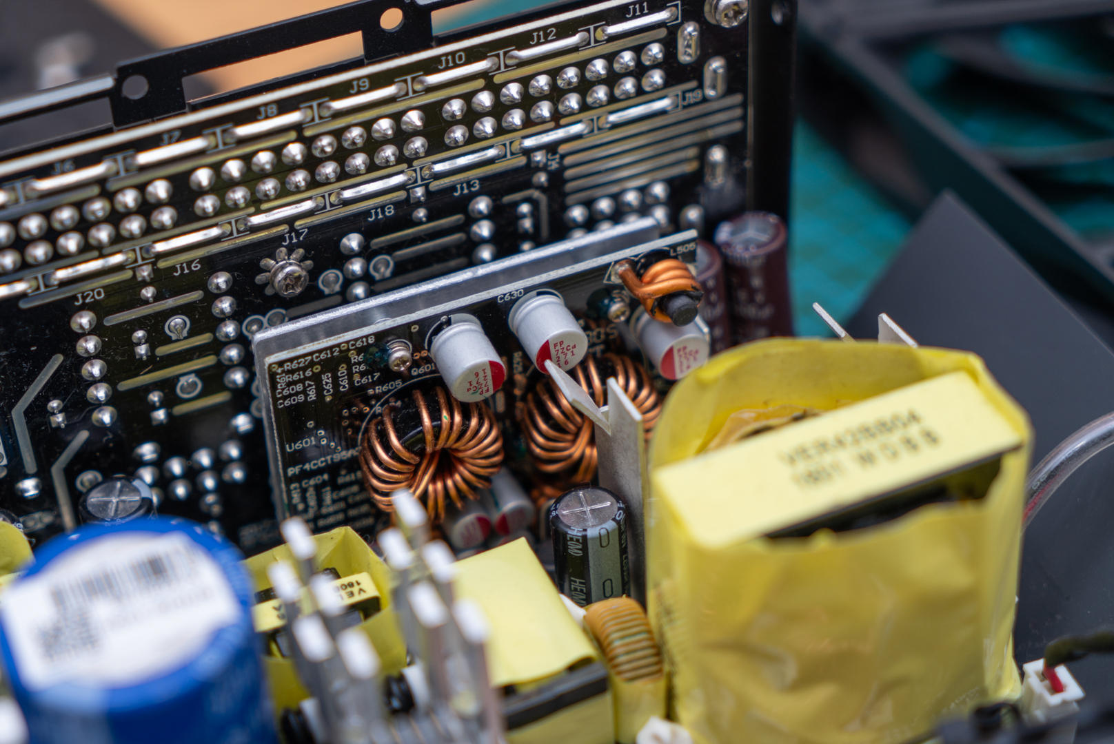 闲着无聊,拆了一台安钛克1000W的电源,6800XT无压力(图15) 安钛克电源怎么保修_高端金牌全模组电源_安钛克HCG-X1000电源评测