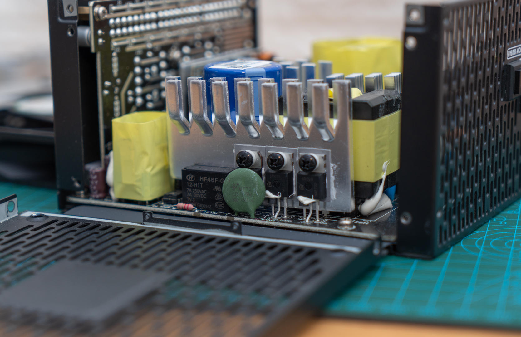 闲着无聊,拆了一台安钛克1000W的电源,6800XT无压力(图16) 安钛克电源怎么保修_安钛克HCG-X1000电源评测_高端金牌全模组电源