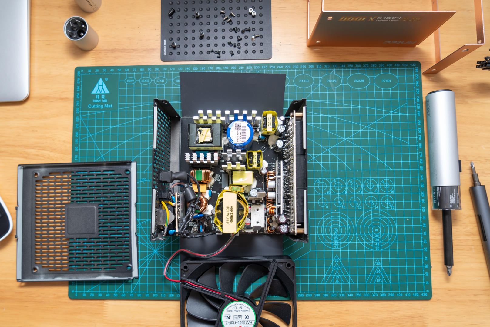 闲着无聊,拆了一台安钛克1000W的电源,6800XT无压力(图17) 安钛克电源怎么保修_高端金牌全模组电源_安钛克HCG-X1000电源评测