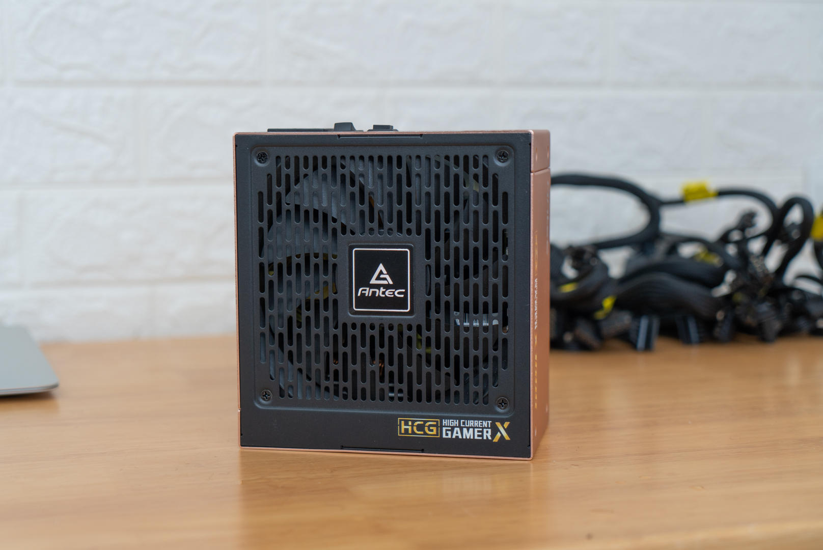 闲着无聊,拆了一台安钛克1000W的电源,6800XT无压力(图3) 安钛克电源怎么保修_高端金牌全模组电源_安钛克HCG-X1000电源评测