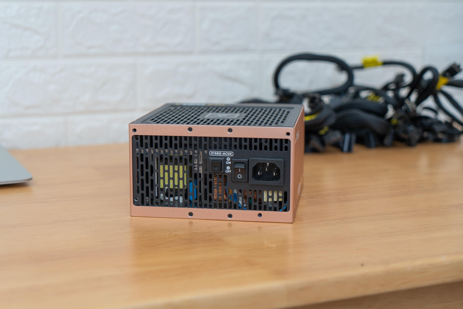 闲着无聊,拆了一台安钛克1000W的电源,6800XT无压力(图6) 高端金牌全模组电源_安钛克HCG-X1000电源评测_安钛克电源怎么保修