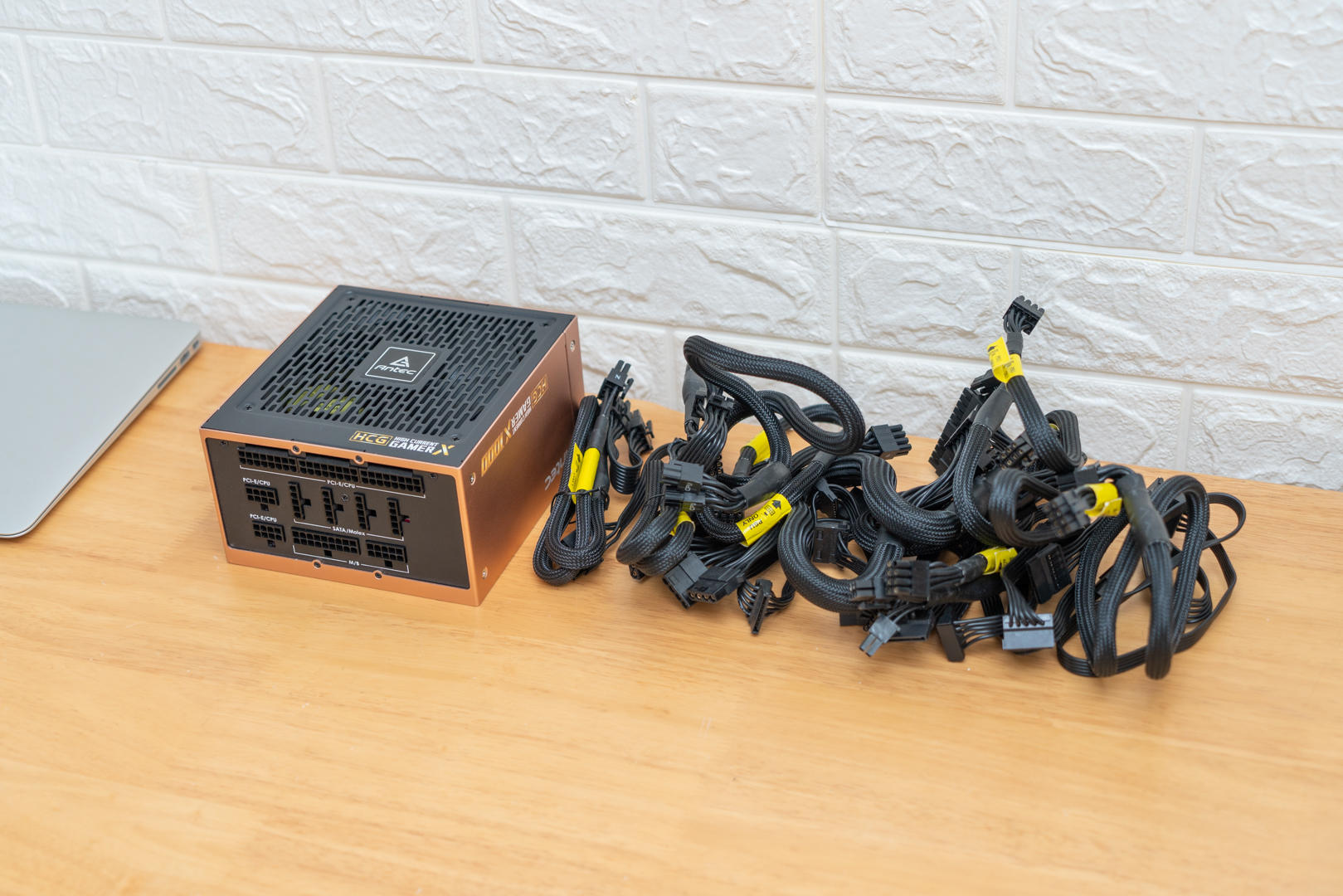 闲着无聊,拆了一台安钛克1000W的电源,6800XT无压力(图7) 高端金牌全模组电源_安钛克电源怎么保修_安钛克HCG-X1000电源评测