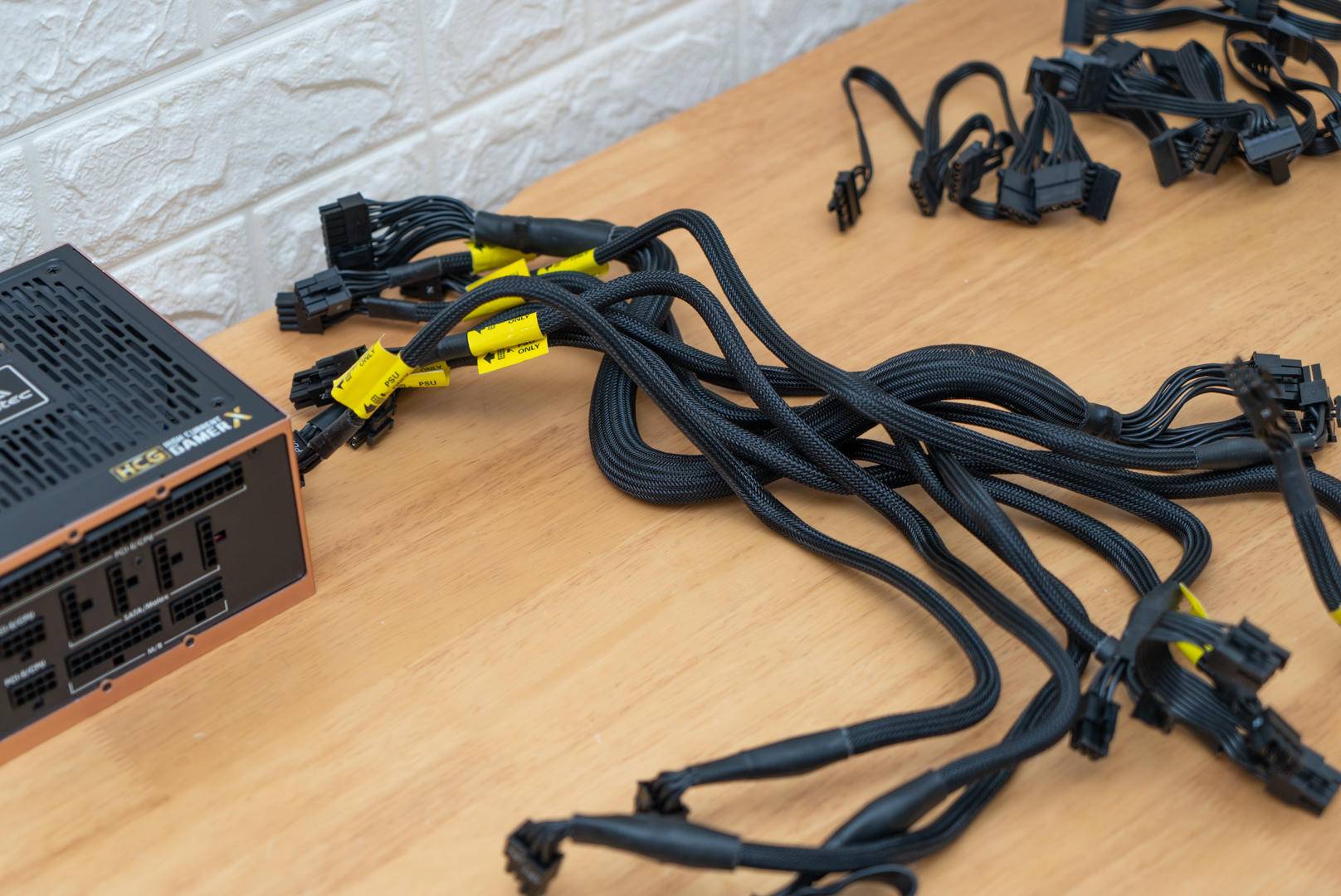 闲着无聊,拆了一台安钛克1000W的电源,6800XT无压力(图8) 安钛克HCG-X1000电源评测_高端金牌全模组电源_安钛克电源怎么保修