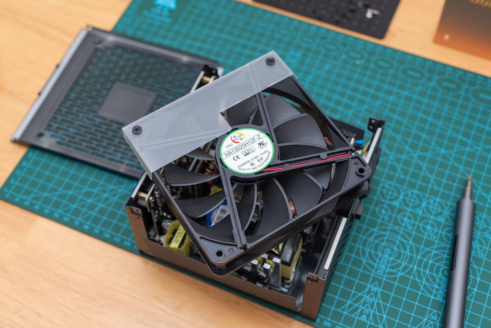 闲着无聊,拆了一台安钛克1000W的电源,6800XT无压力(图10) 安钛克HCG-X1000电源评测_高端金牌全模组电源_安钛克电源怎么保修