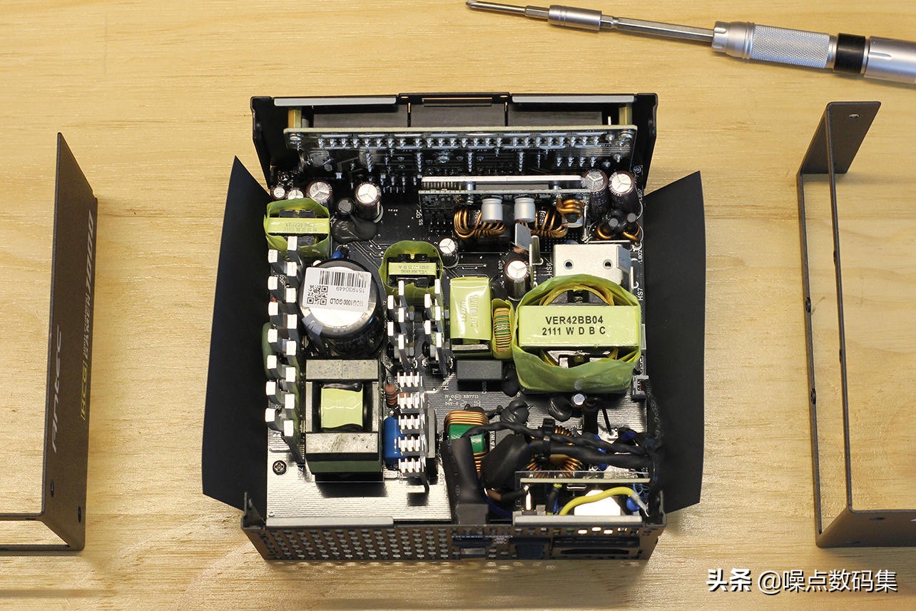 拆解安钛克HCG 1000W,告诉你有10年质保只换不修的电源里什么样?(图21) 安钛克电源怎么保修_安钛克HCG 1000W全模组金牌电源_安钛克HCG系列电源评测