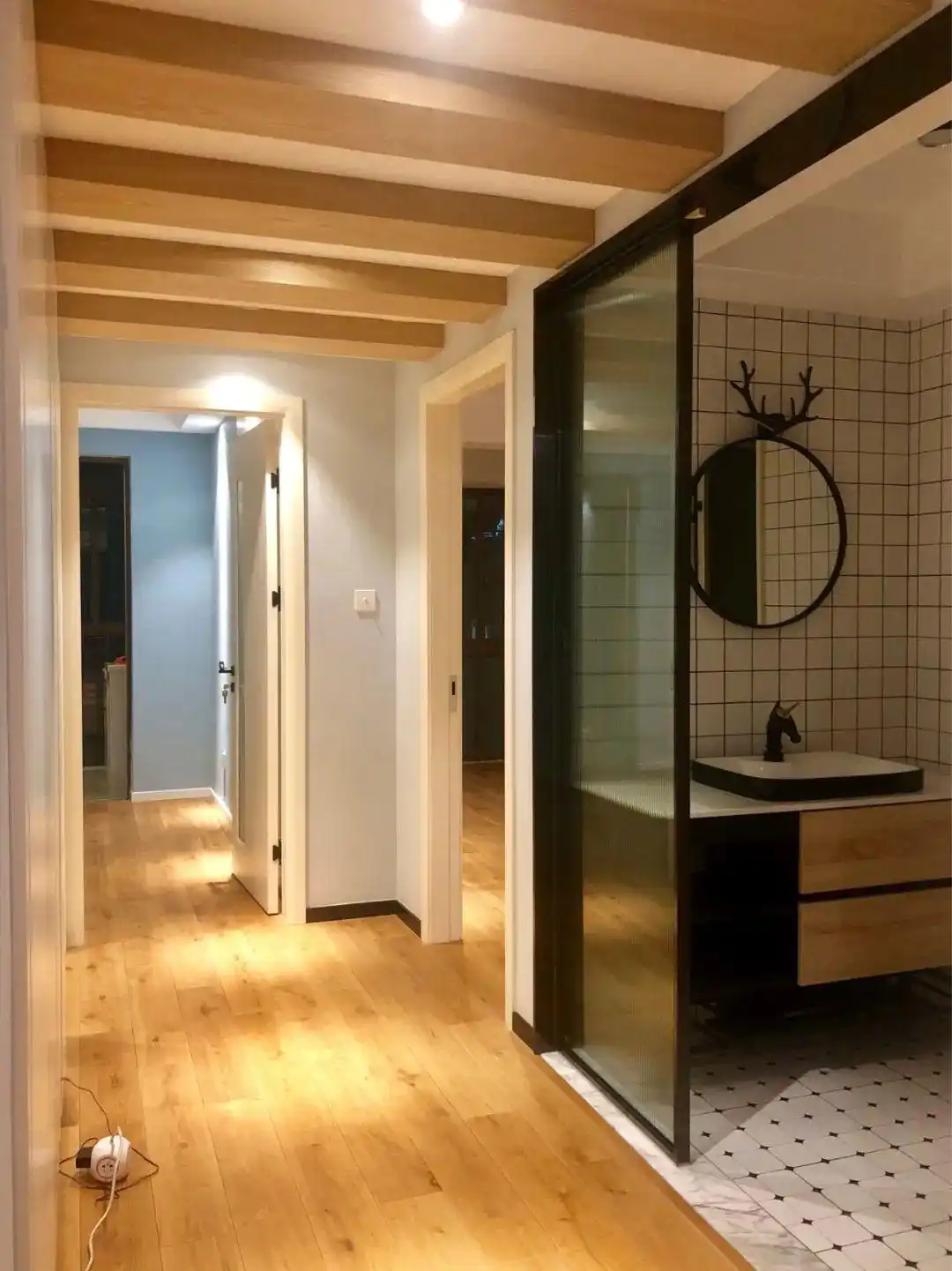 8种走廊吊顶造型设计,准备装修的进来,看完再装也不晚!(图14) 过道二级吊顶效果图_走廊吊顶设计_走廊天花造型设计