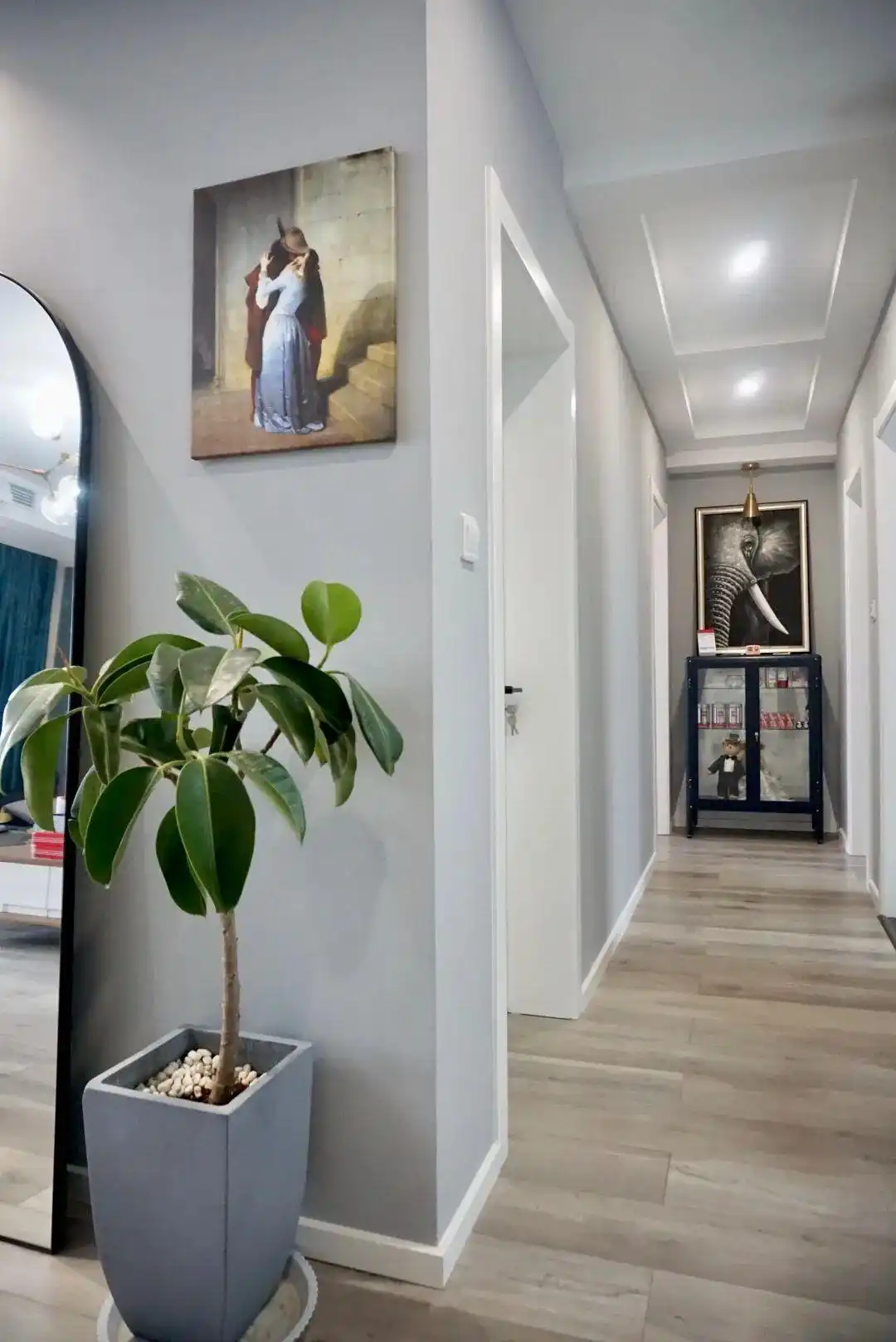 8种走廊吊顶造型设计,准备装修的进来,看完再装也不晚!(图4) 过道二级吊顶效果图_走廊天花造型设计_走廊吊顶设计