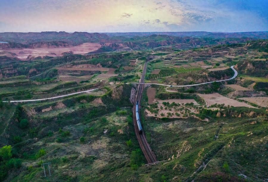 开行在革命老区的悠悠“慢火车”