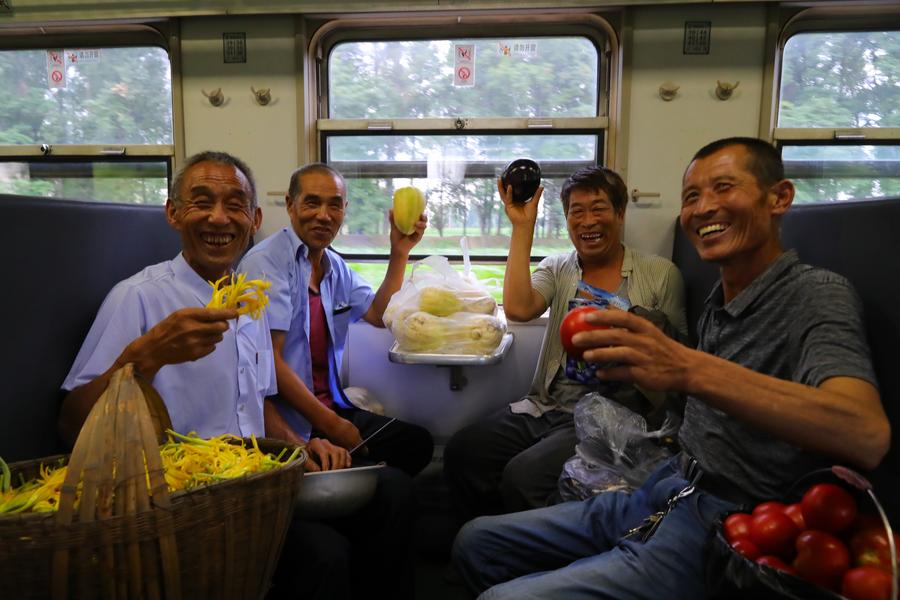 开行在革命老区的悠悠“慢火车”(图2) 太原到吉林的火车_太原8171次列车_山西公益性慢火车