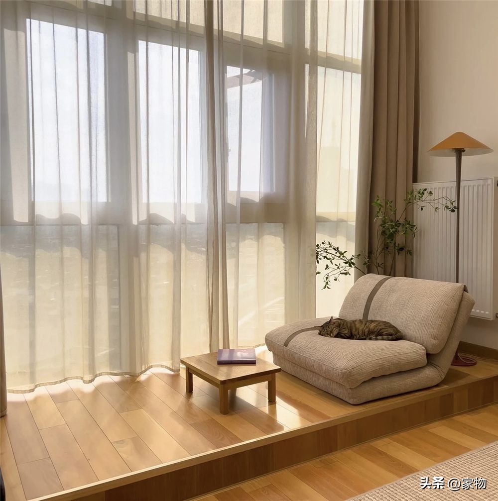 挑空客厅布置_楼中楼客厅装修效果图_LOFT装修设计