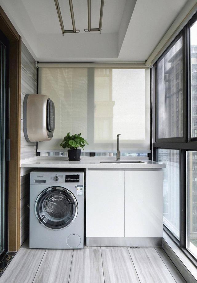 阳台爆改亲子房_阳台挑出两米可以吗_封窗改造空间利用