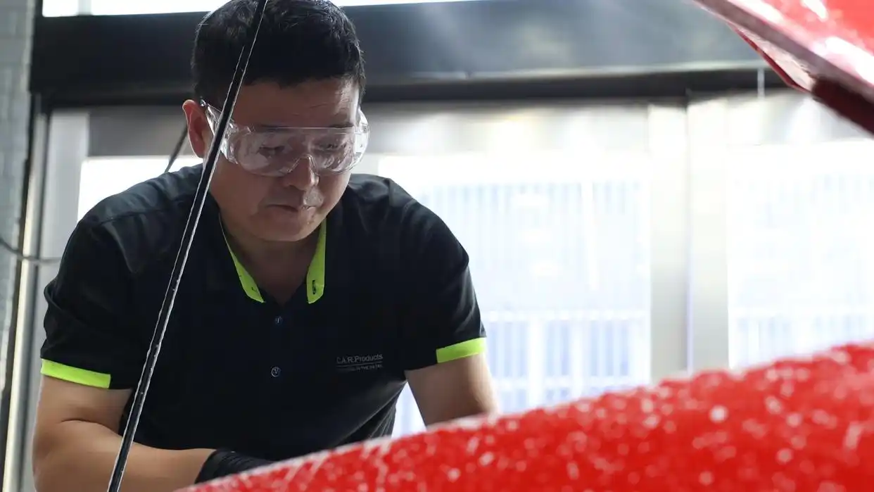 汽车美容装潢≠拿水洗车!郑州“老师儿”洗车洗成省技能大师|我有一招鲜(图2) 汽车美容职业发展_汽车美容技艺_汽车美容 装潢