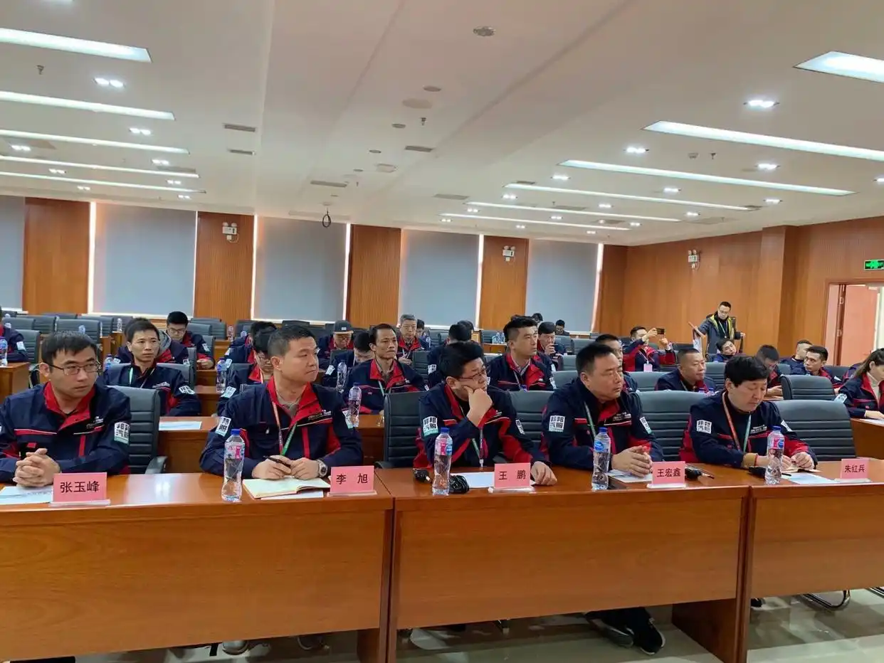 汽车美容装潢≠拿水洗车!郑州“老师儿”洗车洗成省技能大师|我有一招鲜(图4) 汽车美容职业发展_汽车美容技艺_汽车美容 装潢