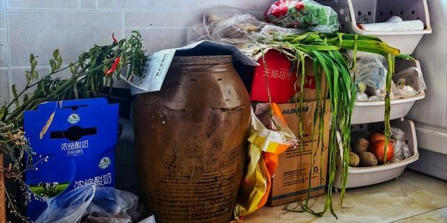 “阳台3不堆,堆了招麻烦”,阳台不堆哪3样,看看你中招了吗?(图4) 阳台挑出两米可以吗_高层阳台防火措施_阳台杂物堆放安全