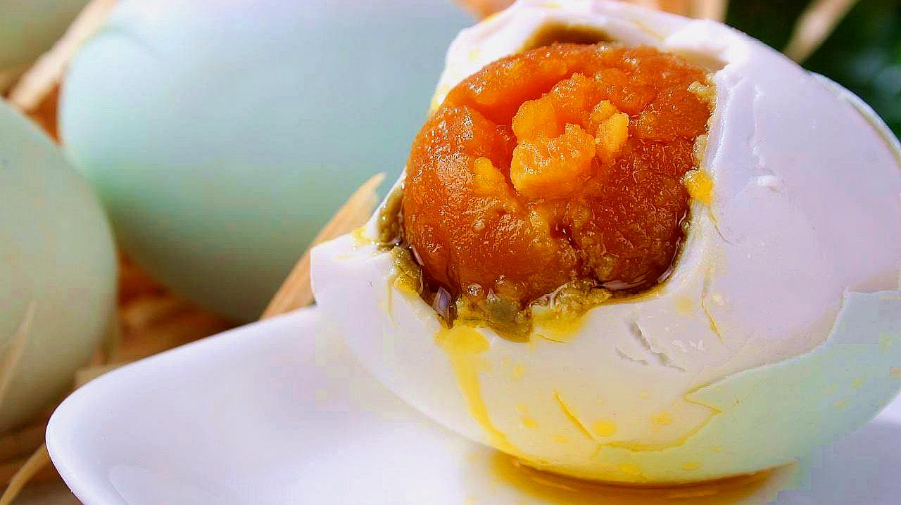 端午剩下的“咸鸭蛋清”怎么吃？学会这5种做法，一点也不咸了