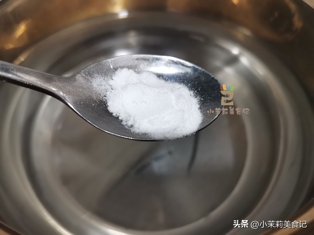 煮粽子,只放水不好吃还容易漏米,牢记“1放2窍门”,香浓又软糯(图5) 粽子怎么包的步骤慢动作_包粽子的窍门_粽子怎么包包粽子