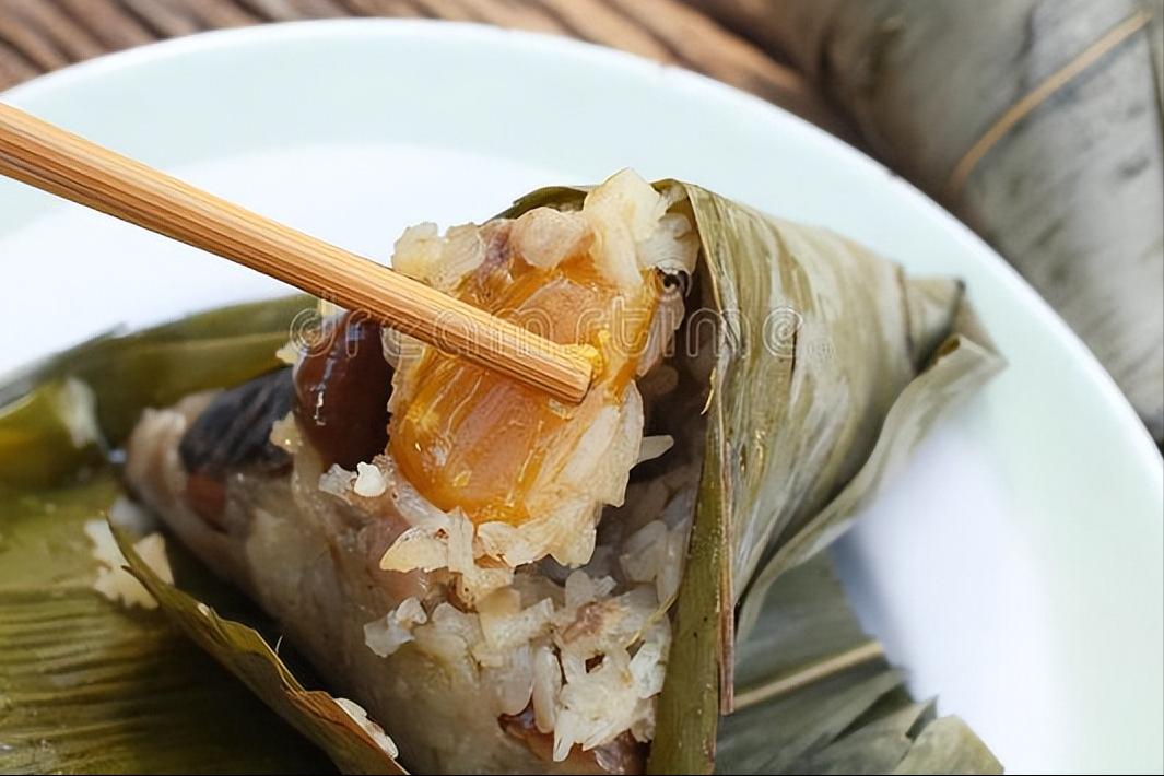 煮粽子,不要只用清水,记得多加2样,更香甜更软糯,营养不流失(图3) 包粽子的窍门_煮粽子加食盐小苏打_粽子煮法技巧