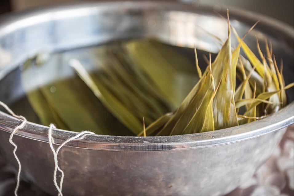煮粽子,不要只用清水,记得多加2样,更香甜更软糯,营养不流失(图5) 包粽子的窍门_粽子煮法技巧_煮粽子加食盐小苏打
