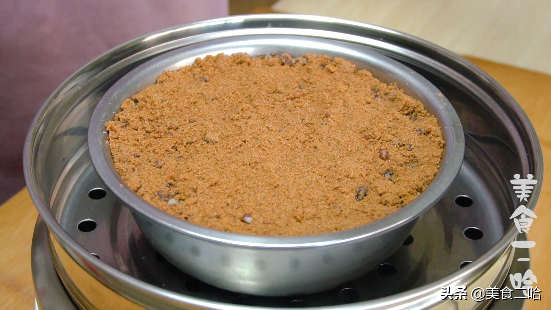 每年端午节,奶奶总会各种花样蒸糯米,做的这饭比粽子简单有好吃(图14) 包粽子的窍门_端午节传统习俗_红糖糯米饭制作方法