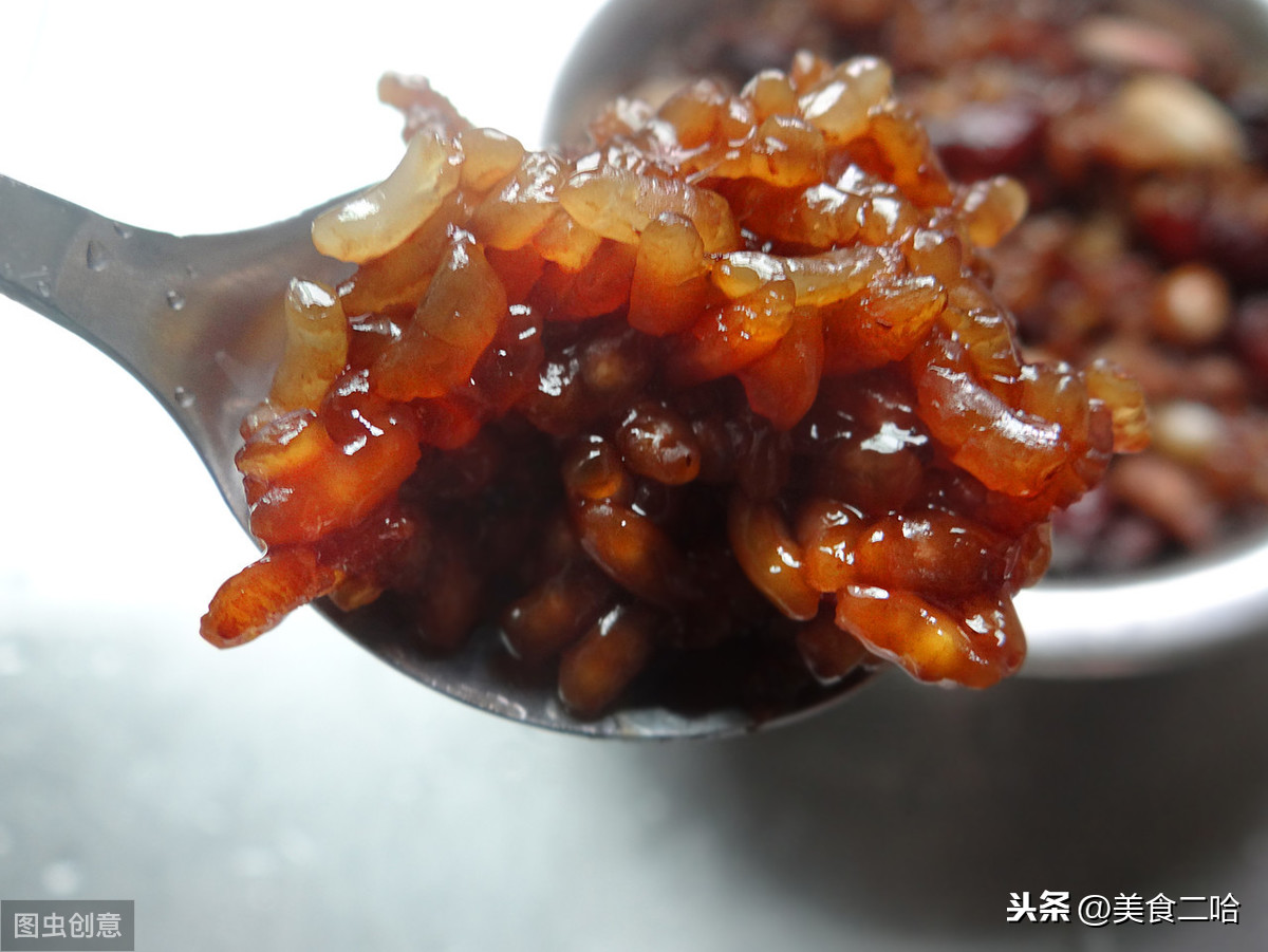 每年端午节,奶奶总会各种花样蒸糯米,做的这饭比粽子简单有好吃(图3) 端午节传统习俗_红糖糯米饭制作方法_包粽子的窍门