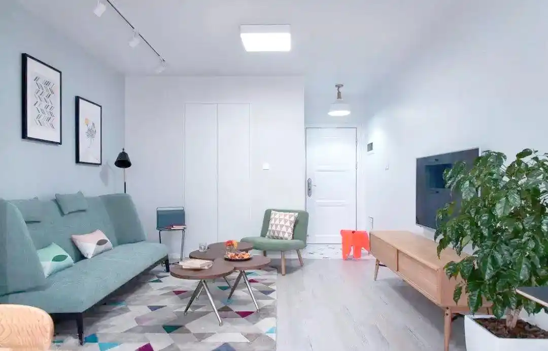 小户型客厅设计优化:实用与美学的完美结合(图4) 小户型客厅装饰效果图_小户型客厅设计灵感_简约北欧风格小户型客厅