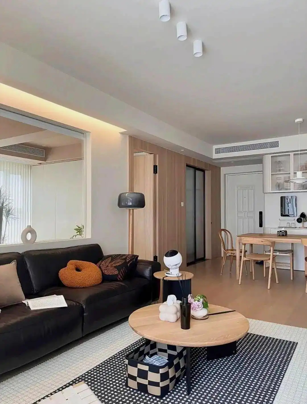 小户型客厅这样装修,邻居都夸宽敞又好看!(图10) 客厅空间扩展技巧_小户型客厅设计_小户型客厅装饰效果图