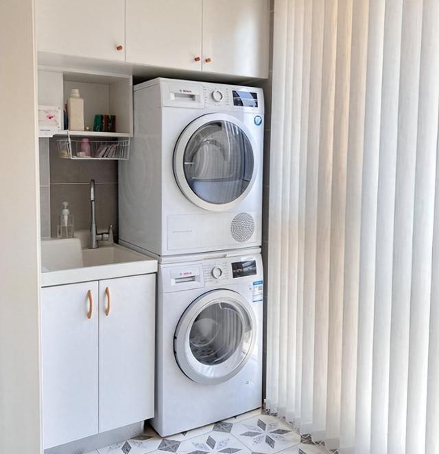 建议各位:洗衣机千万别放阳台!会出现这些问题,真的不是迷信(图4) 阳台洗衣机安装规范_阳台洗衣机防水措施_洗衣机 阳台 卫生间