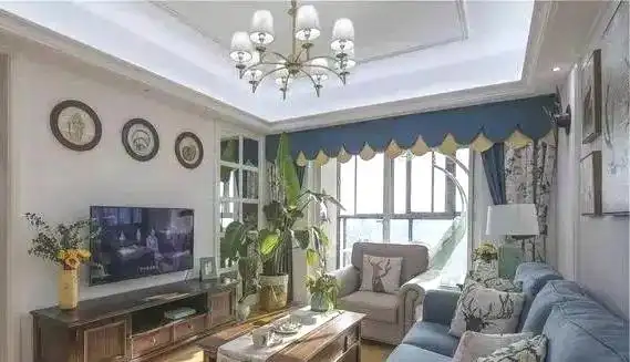 98平小三室，客厅丰富漂亮极了，餐厅最实用，打满柜子！