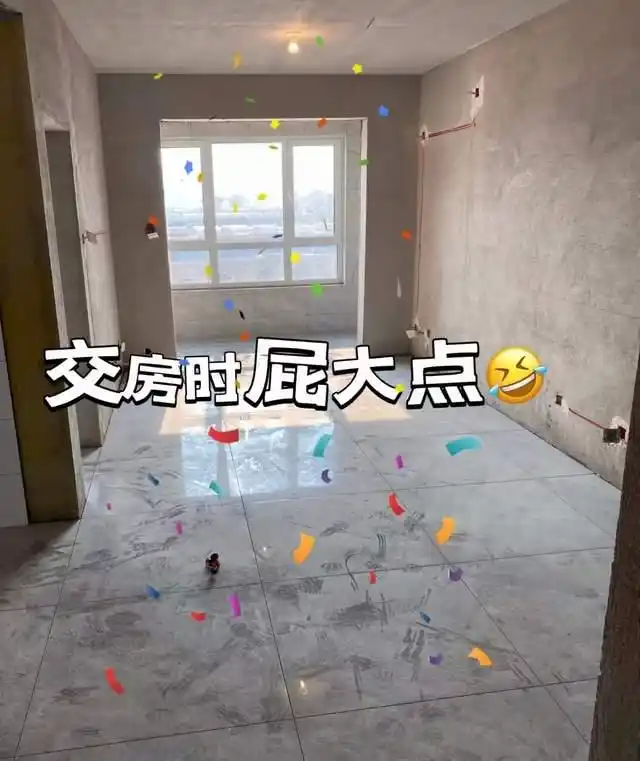 发现一位网友的家,因“穷装”而走红,耐看又实用,引来邻居的羡慕(图2) 小户型客厅装饰效果图_小户型实用装修设计_简约舒适家