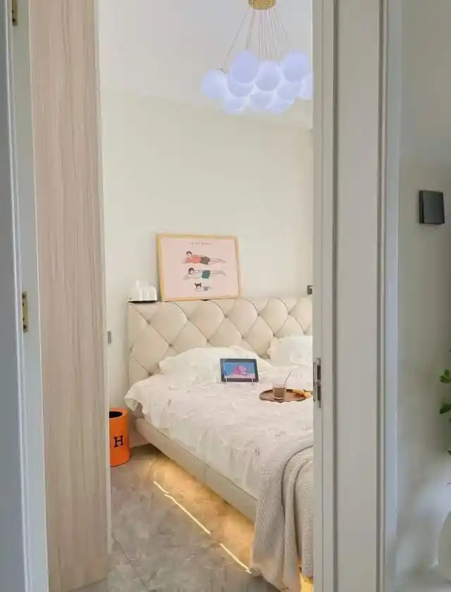 发现一位网友的家,因“穷装”而走红,耐看又实用,引来邻居的羡慕(图18) 简约舒适家_小户型客厅装饰效果图_小户型实用装修设计