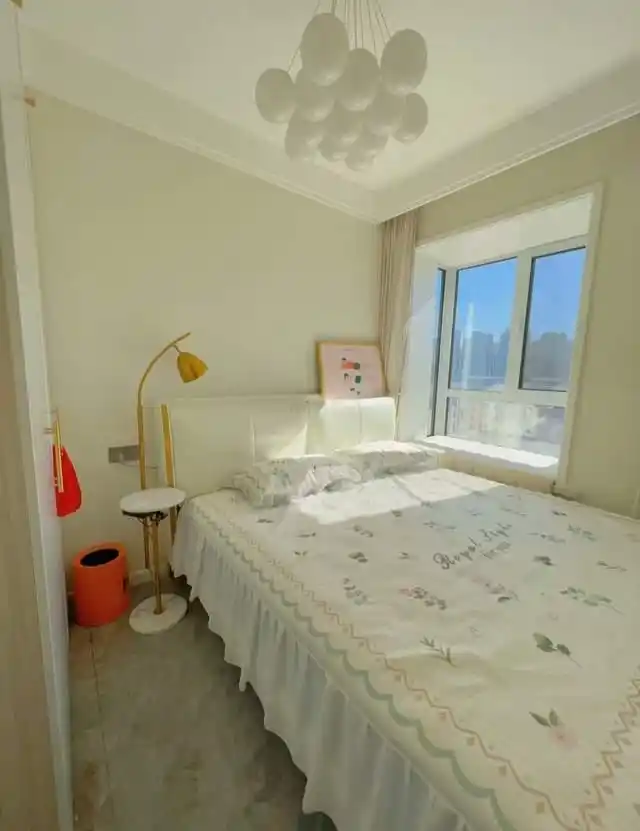 发现一位网友的家,因“穷装”而走红,耐看又实用,引来邻居的羡慕(图19) 小户型客厅装饰效果图_简约舒适家_小户型实用装修设计