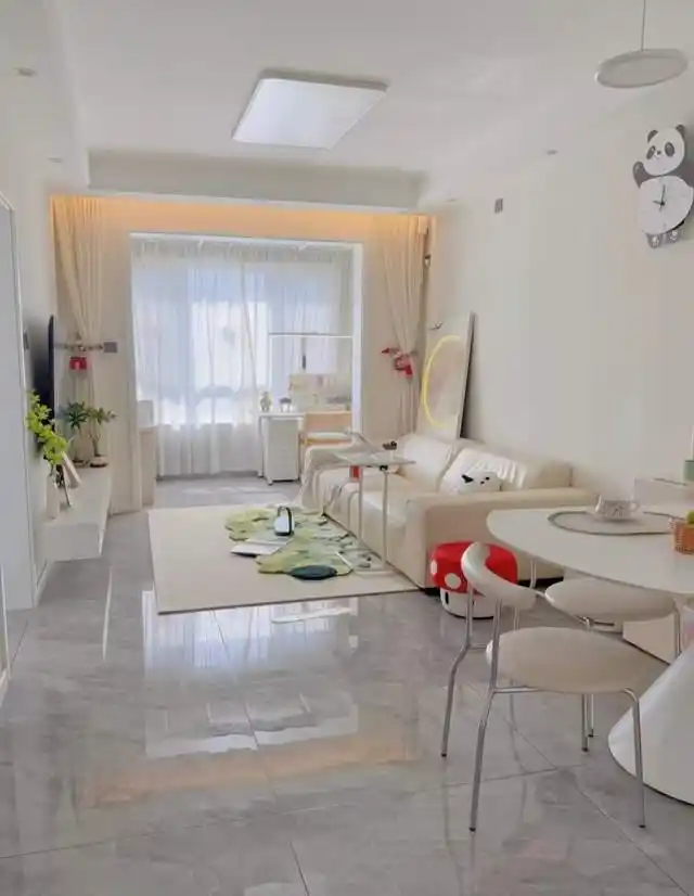 发现一位网友的家,因“穷装”而走红,耐看又实用,引来邻居的羡慕(图9) 简约舒适家_小户型客厅装饰效果图_小户型实用装修设计