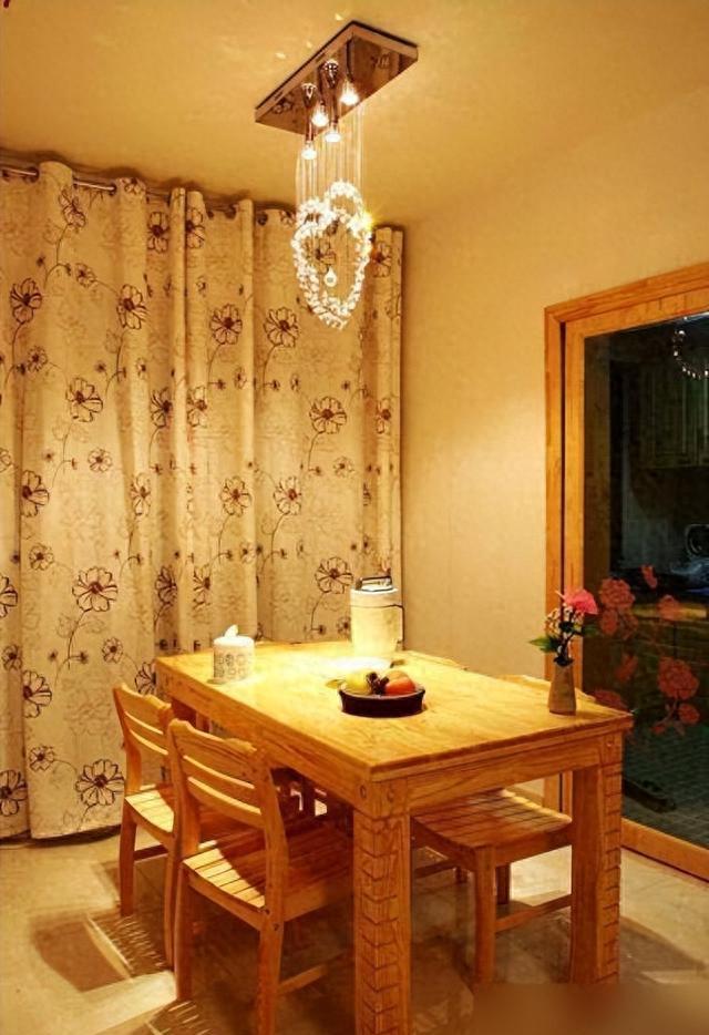 表哥装修花8万吹嘘说最环保，卫生间居然设在阳台，保证你没见过